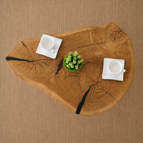 Loftowy stolik kawowy z naturalnego plastra dębu 84x68 cm – naturalny kształt drewna, czarna żywica epoksydowa i nogi typu pająk